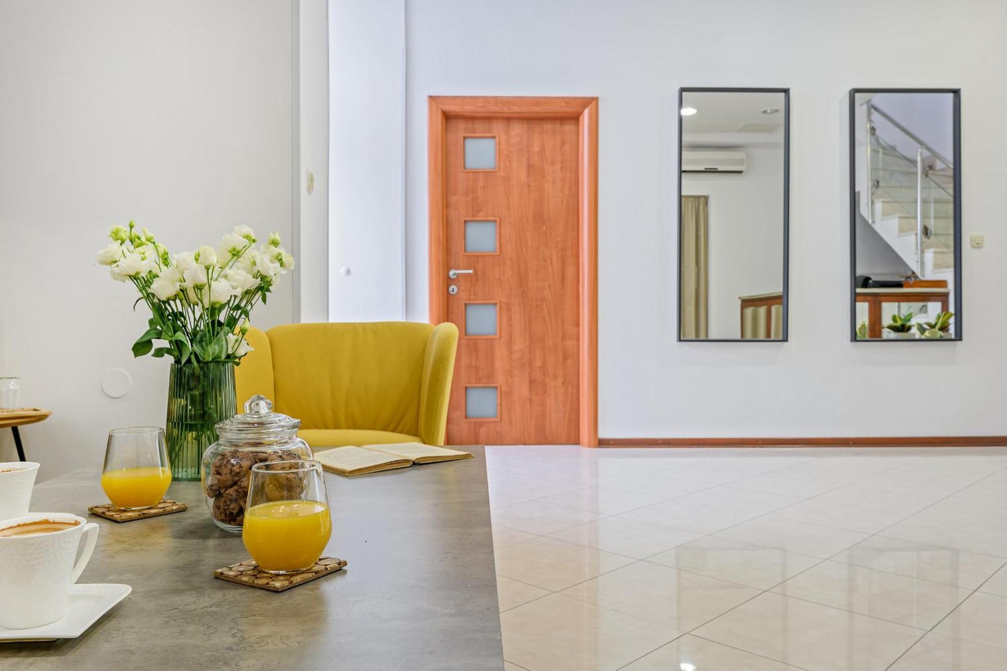 Yellow House With Private Parking Spalato Esterno foto